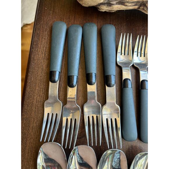 Oneida Stainless Flatware Black Handle Lot of 16 Spoons Forks Knives - Picture 6 of 9